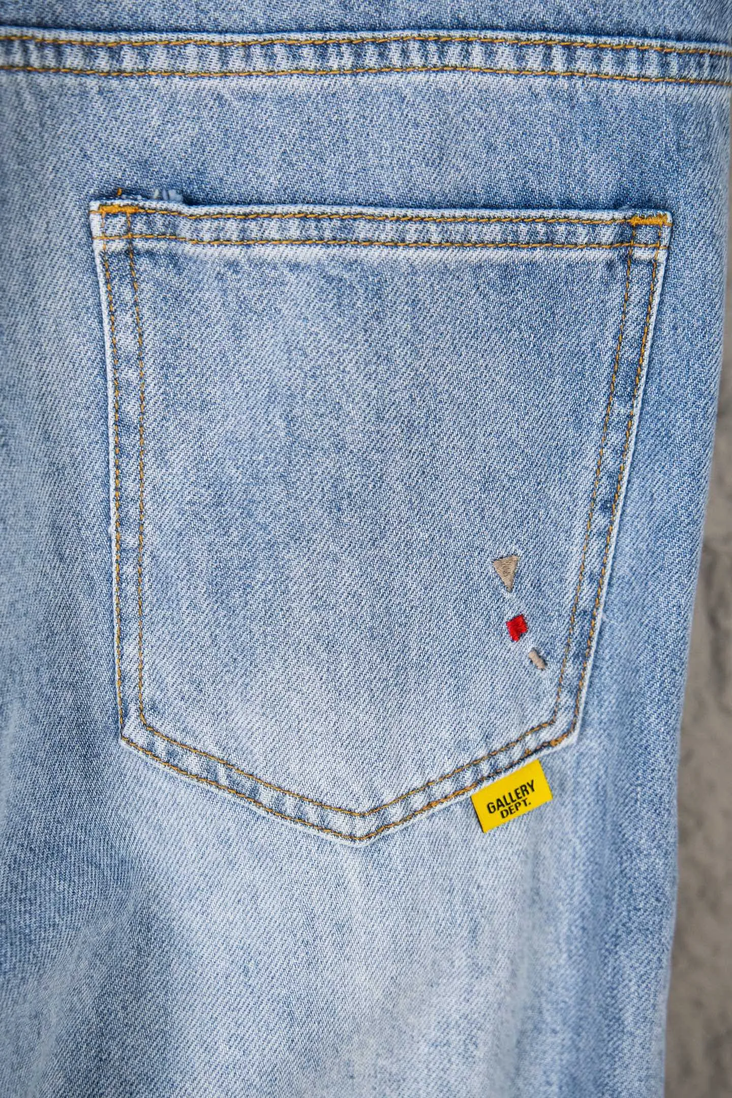 Style number: M396 P230 GALLERY DEPT. Classic embroidered splash-ink washed jeans Size number: 28 30 32 34 36
